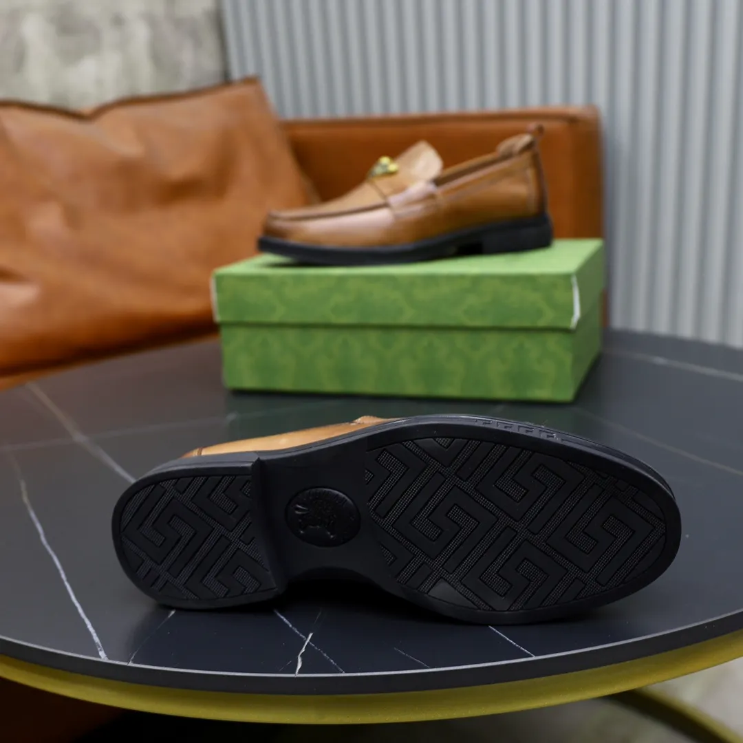 Men's shoes: 250🙅‍♂️🙅‍♂️🙅‍♂️Niuli Brand: GUCCI Size: 38-44 (45 can be customized) Level: Counter classic Material: Original soft cowhide upper Comfortable cowhide lining Original lightweight outsole Style category: Business casual footwear Driving leather shoes Color: Actual picture color